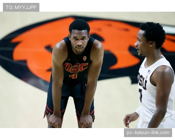 埃文莫布里挡拆防守更积极较上季提升换防与护框