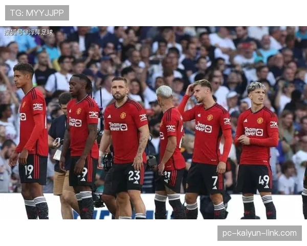 曼联战术执行持续崩盘，场上混乱加剧对赛季走势形成制约